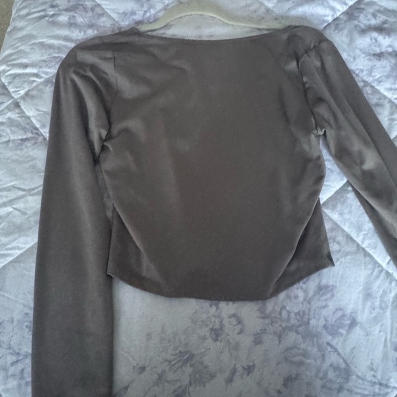 Cropped Long Sleeve - Picture 3 of 3